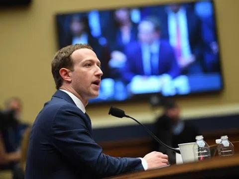 Nhà đầu tư không muốn Mark Zuckerberg là Chủ tịch kiêm CEO Facebook
