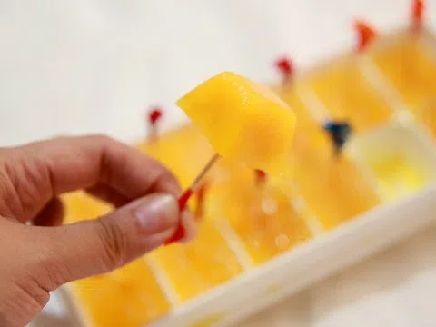 Cách làm kem dứa đơn giản bằng khay đựng đá