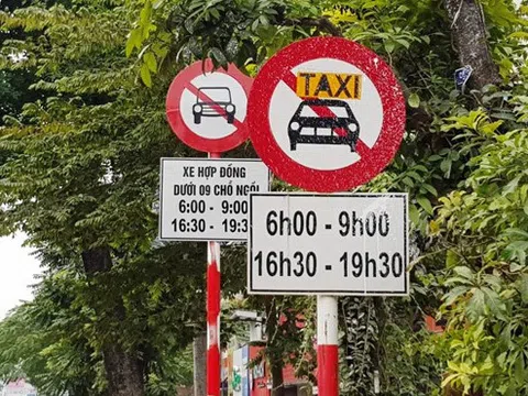 Hà Nội không gỡ biển cấm taxi ở 11 tuyến phố