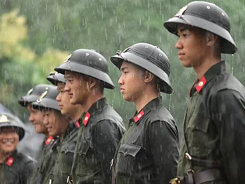 Ngày Giỗ Tổ: Xúc động hình ảnh sũng nước mưa của lực lượng an ninh 