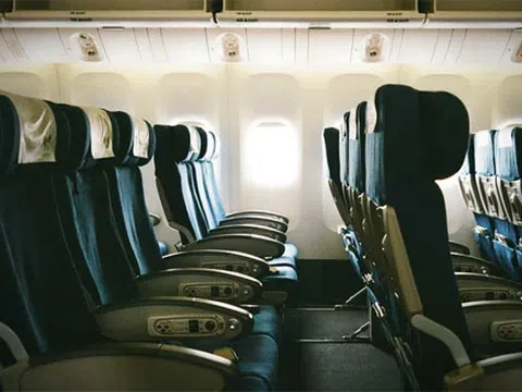 Bạn có biết vì sao ghế máy bay không quay ngược về phía sau dù an toàn hơn không?