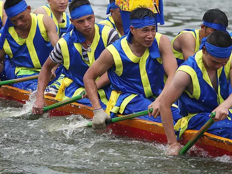 Sôi nổi, hấp dẫn những cuộc đua thuyền trong hội bơi Đăm ở Hà Nội