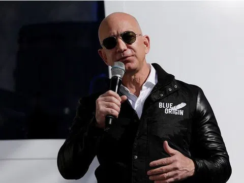 Jeff Bezos kể về bài học đầu đời khi làm bà ngoại bật khóc