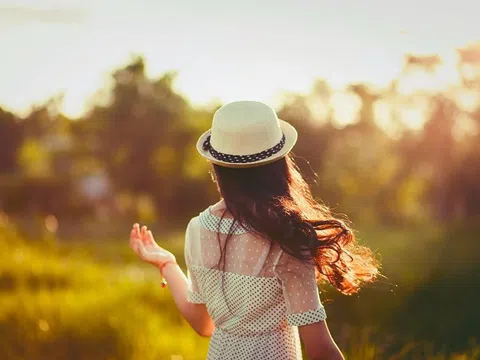 Phụ nữ an yên khi gặp được người nói rằng: “Dù có chuyện gì anh vẫn nắm chặt tay\"