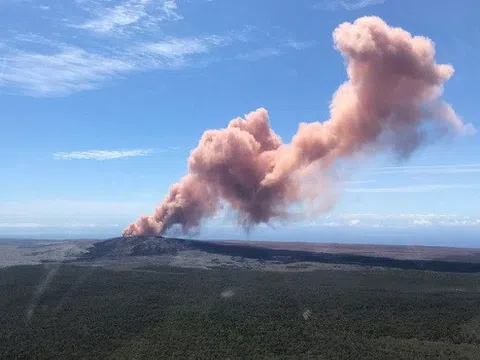 Khung cảnh núi lửa Hawaii phun trào giống như` ngày tận thế`