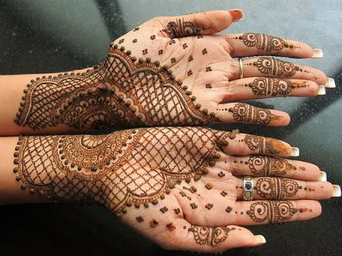 Cảnh báo mối nguy hiểm sức khỏe không ngờ của những hình xăm henna