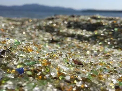 Đẹp nín thở với vẻ đẹp của bãi biển thủy tinh ở Nhật