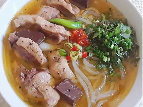 Nồng đậm vị quê với món bánh canh vịt thơm lừng