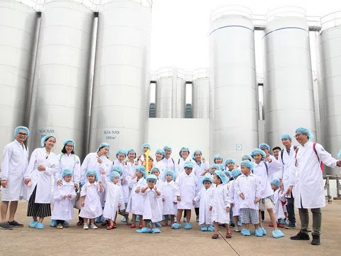 Vui hè 2018, bé cùng khám phá Siêu Nhà máy sữa của Vinamilk