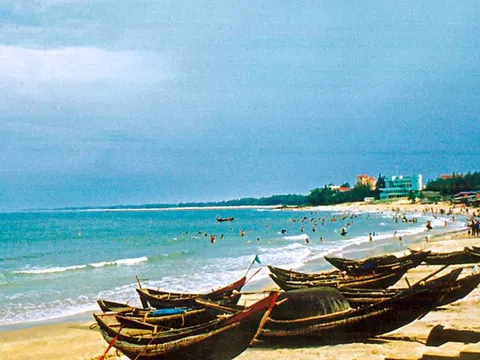 Xua tan nắng hè với những bãi biển đẹp ngất ngây ở Nam Định