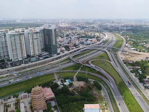 Nhà đầu tư đu theo hạ tầng, đất nền Đông Sài Gòn bị `thổi giá`