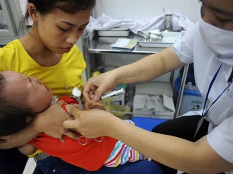 Tiêm vaccine đầy đủ, đúng lịch để phòng trách bệnh cho trẻ