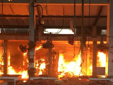 Hà Nội: Cháy lớn ở chợ Sóc Sơn