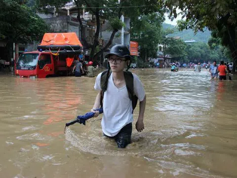 Đề xuất phương án bảo đảm quyền lợi thí sinh bị lỡ thi do mưa lũ