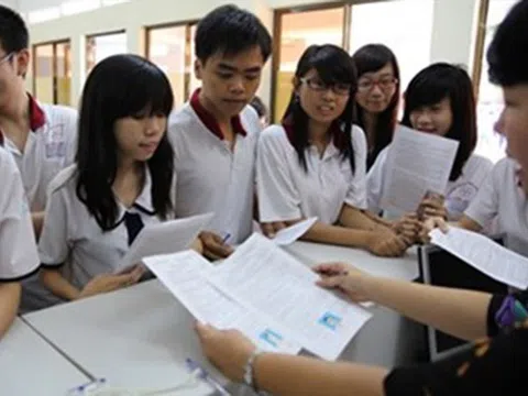 Tuyển sinh lớp 10 tại Hà Nội: Phụ huynh đau đầu với cách tuyển sinh của trường tư