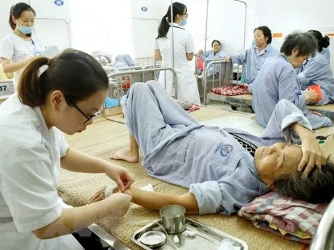 Hà Nội: Nắng nóng gay gắt, bệnh nhân cao tuổi gia tăng chóng mặt