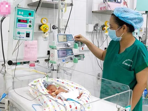 Kỳ tích: Cứu sống bé gái sinh non mới 25 tuần tuổi, nặng 740g bị bệnh màng trong