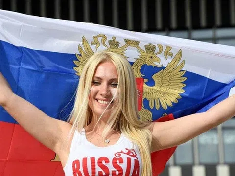 Vẻ nóng bỏng của các cô gái Nga hút hồn du khách