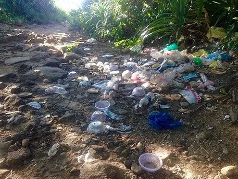 Bãi Ban mất điểm trong mắt du khách vì...rác!