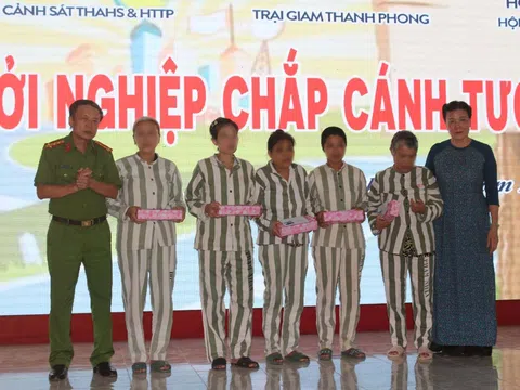 “Khởi nghiệp chắp cánh tương lai” cho 600 nữ phạm nhân tại trại giam Thanh Phong