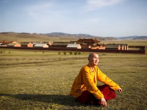 Trải nghiệm cuộc sống ở tu viện biệt lập giữa thảo nguyên Mông Cổ
