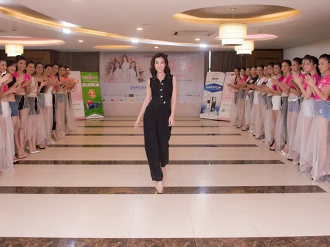 Đỗ Mỹ Linh bất ngờ xuất hiện tại buổi tập catwalk của thí sinh Hoa hậu Việt Nam 2018