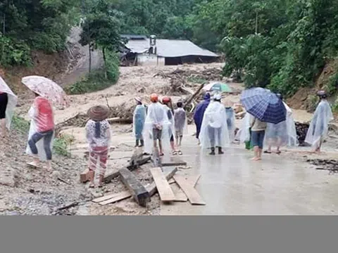 Yên Bái: Cứu cháu bé bị mắc kẹt, Phó bí thư xã bị lũ cuốn tử vong