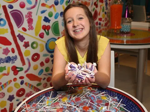 Kỳ tích: Bé gái 13 tuổi trở thành triệu phú USD nhờ bán kẹo
