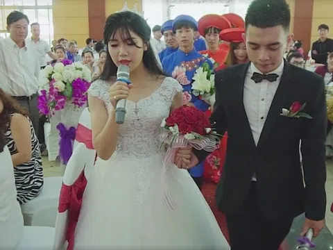 Màn biểu diễn hát song ca cực tình cảm trong đám cưới của cô dâu chú rể Sơn La