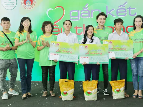 Trịnh Kim Chi cùng đông đảo nghệ sĩ làm từ thiện tại Gò Vấp