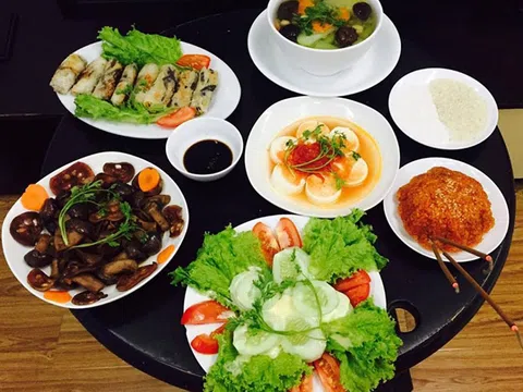 Gợi ý mâm cơm chay vừa ngon vừa đẹp cúng Rằm tháng Bảy 