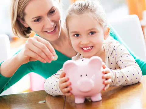 Cách cha mẹ dạy con quản lý tiền bạc từ nhỏ
