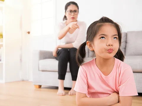 Sau những trận đòn roi, trẻ học được gì từ bố mẹ?