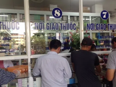 Thuốc kháng sinh mua ở Việt Nam dễ như mua rau