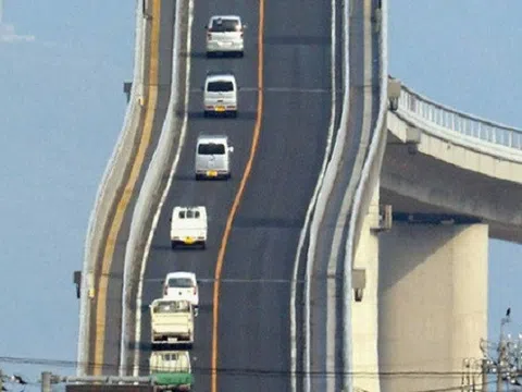 Cây cầu ở Nhật khiến nhiều người sợ hãi khi nhìn