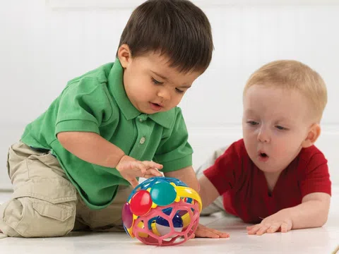 Mẹo giúp mẹ dạy bé cách giữ gìn đồ chơi