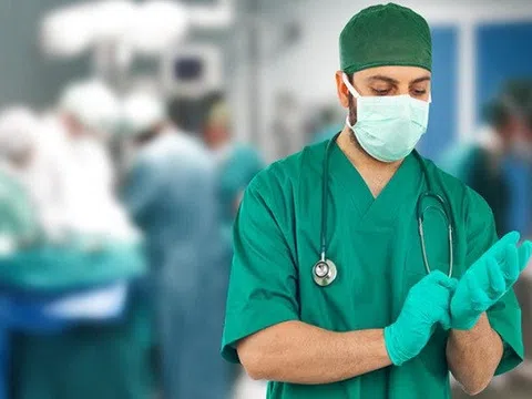 Bác sĩ mổ đẻ `lỡ tay` cắt rách bàng quang của sản phụ