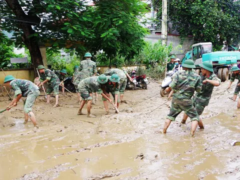 Bộ đội giúp dân khắc phục hậu quả mưa lũ, ổn định đời sống trong ngày Tết Độc Lập