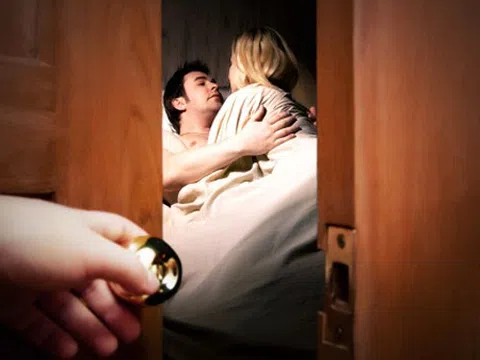 5 điều phụ nữ nên làm khi phát hiện chồng ngoại tình
