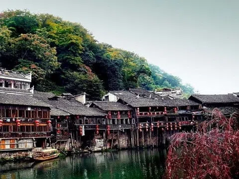 Liệu bạn đã biết hết về Phượng Hoàng cổ trấn - Thành phố cổ đẹp nhất Trung Quốc ?