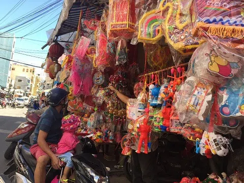 Lồng đèn Việt làm chủ thị trường