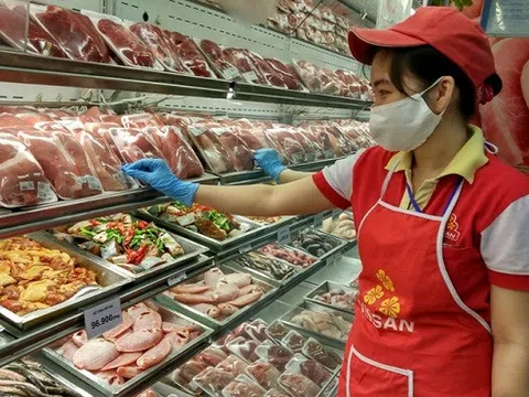 Thịt ngoại nhập giá rẻ, tràn ngập cả... vỉa hè