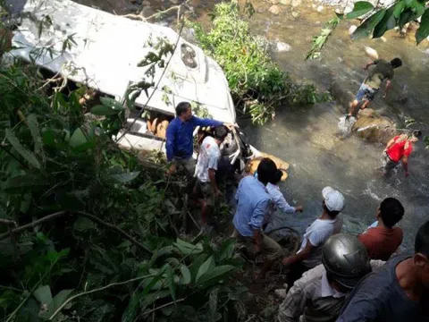 Lai Châu: Tai nạn xe khách thảm khốc, 15 người thương vong