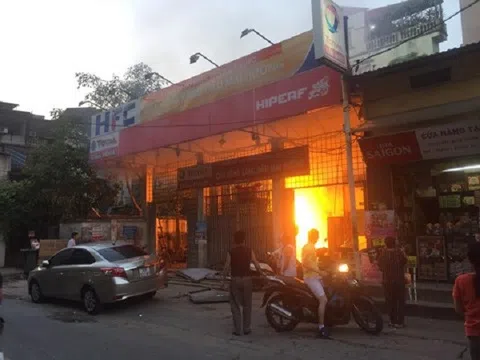 Hà Nội: Cây xăng cũ trên phố Hồng Mai bất ngờ bùng cháy