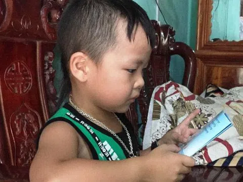Bé trai 5 tuổi ở Hà Tĩnh nói tiếng Anh \'như gió\' nổi bật trên báo Tây