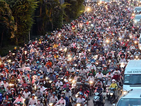 Người dân Việt Nam dù thừa tiền mua ô tô vẫn phụ thuộc vào xe máy do cơ sở hạ tầng