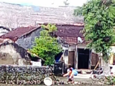 Lên cơn `ngáo` con trai cầm dao uy hiếp mẹ trong 3 giờ đồng hồ