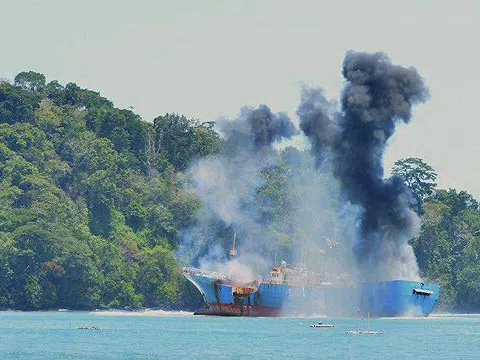 Tàu cá bất ngờ phát nổ: 14 ngư dân Lý Sơn thương vong