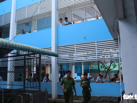 Nữ nhân viên y tế nhảy từ lầu 2 của bệnh viện tự tử
