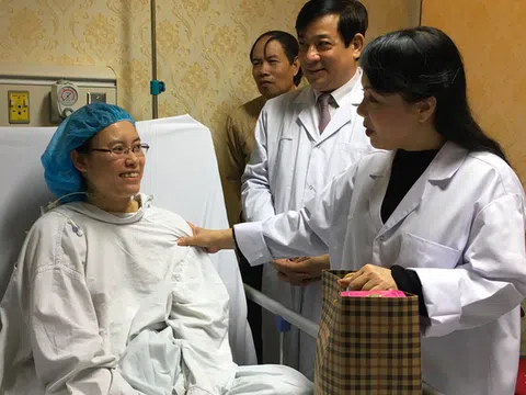 Nữ bác sĩ 33 tuổi từ chối điều trị ung thư để sinh con đã qua đời